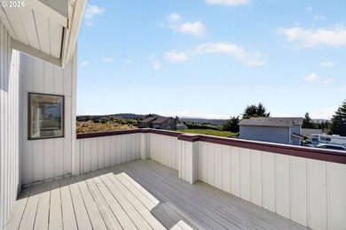 One of those houses you dream about. Stellar bay and ocean views - photo 14