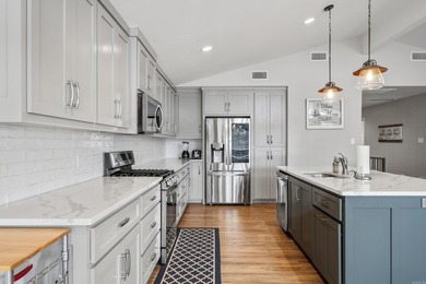 Easy Lake Living! This newly remodeled 2600 Sq. Ft. 3 Bedroom 3 - photo 18