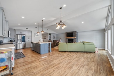 Easy Lake Living! This newly remodeled 2600 Sq. Ft. 3 Bedroom 3 - photo 21