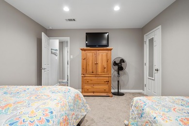 Easy Lake Living! This newly remodeled 2600 Sq. Ft. 3 Bedroom 3 - photo 33