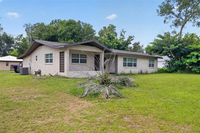 Welcome home to this spacious 3-bedroom, 2-bath single-family - photo 3