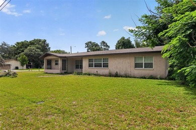 Welcome home to this spacious 3-bedroom, 2-bath single-family - photo 4
