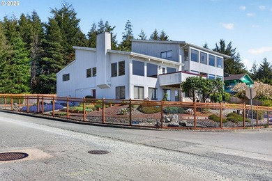 One of those houses you dream about. Stellar bay and ocean views - photo 46