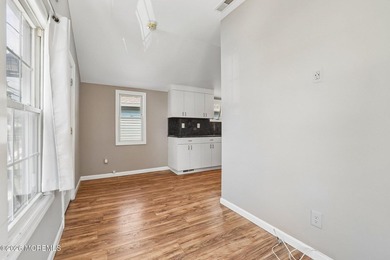Welcome home to this adorable updated 2-bedroom bungalow/cottage - photo 4