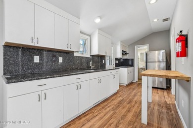 Welcome home to this adorable updated 2-bedroom bungalow/cottage - photo 5
