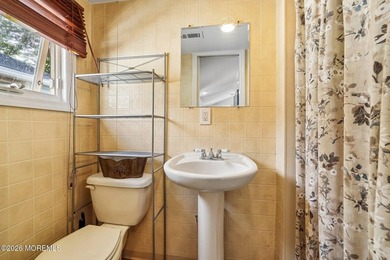 Welcome home to this adorable updated 2-bedroom bungalow/cottage - photo 9