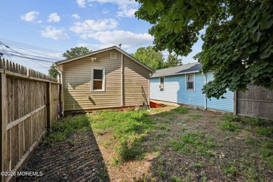 Welcome home to this adorable updated 2-bedroom bungalow/cottage - photo 10