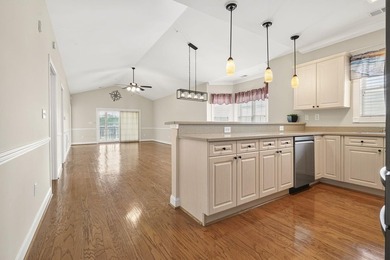 Don't miss this beautifully maintained top-floor end-unit condo - photo 6