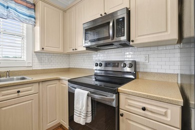 Don't miss this beautifully maintained top-floor end-unit condo - photo 9