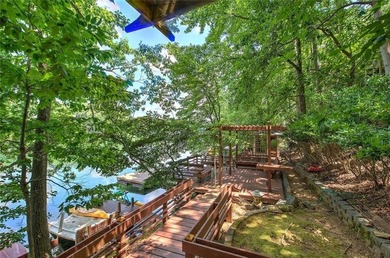 Your Lakeside Sanctuary Awaits: Discover unparalleled lakeside - photo 6