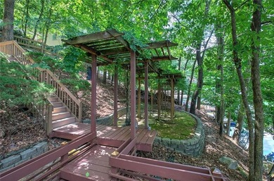 Your Lakeside Sanctuary Awaits: Discover unparalleled lakeside - photo 8