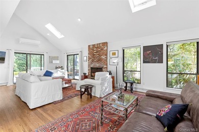 Tucked away saltbox home with an inground pool and abundant - photo 5