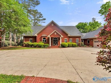 A rare legacy estate on the main channel of Lake Guntersville - photo 9