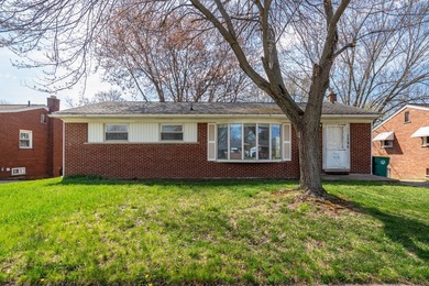 This spacious, classic Ypsilanti Township 3-bedroom, 2.5 bath - photo 1