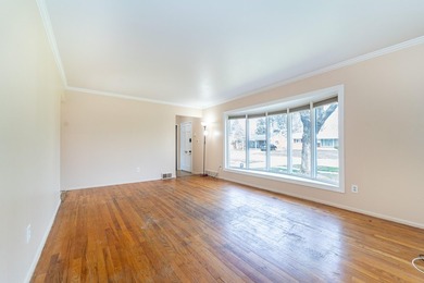 This spacious, classic Ypsilanti Township 3-bedroom, 2.5 bath - photo 3
