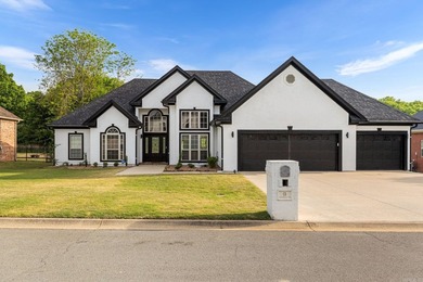 Experience elevated golf course living in this beautiful 3 - photo 1
