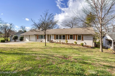 Fort Loudoun Lake Home For Sale in Knoxville Tennessee