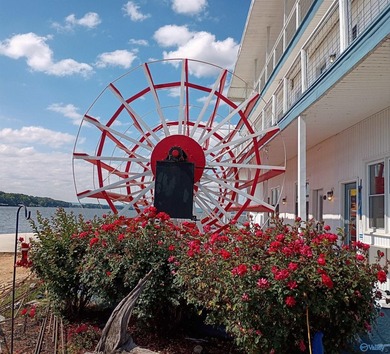 Experience Lake Life on the unique Alabama Belle! This 3rd floor - photo 6