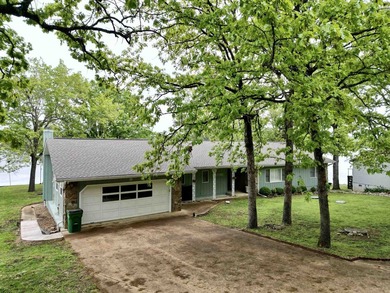 This one level well maintained and furnished Lake Omaha home is - photo 1