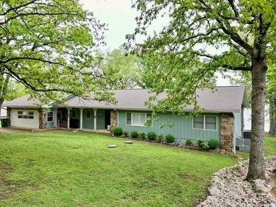 This one level well maintained and furnished Lake Omaha home is - photo 2