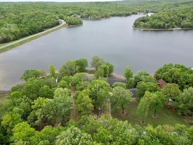 This one level well maintained and furnished Lake Omaha home is - photo 4