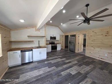 Welcome to this beautifully crafted cabin-style home that - photo 17