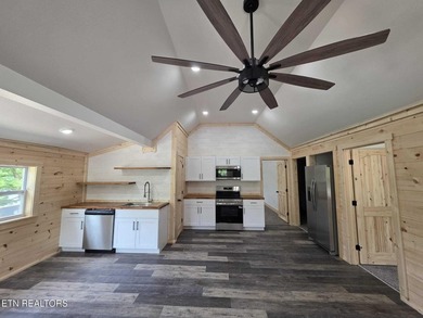 Welcome to this beautifully crafted cabin-style home that - photo 18