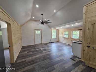 Welcome to this beautifully crafted cabin-style home that - photo 20