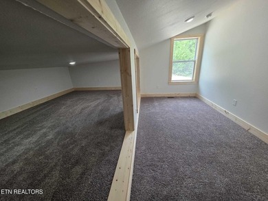 Welcome to this beautifully crafted cabin-style home that - photo 23