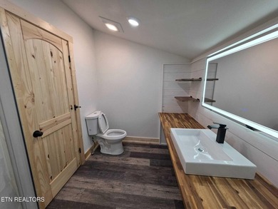 Welcome to this beautifully crafted cabin-style home that - photo 30