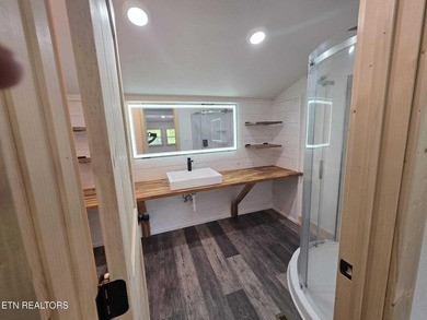 Welcome to this beautifully crafted cabin-style home that - photo 33