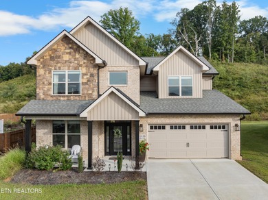 Fort Loudoun Lake Home For Sale in Knoxville Tennessee