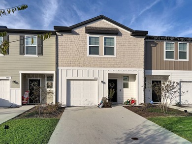 Lake Townhome/Townhouse For Sale in Saint Cloud, Florida