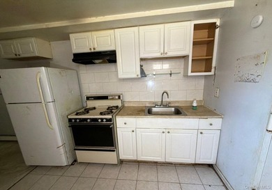 Colonial style home with full basement and detached garage. This - photo 4