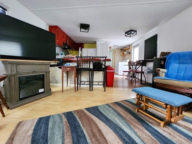 Charming 2BR/1BA Manufactured Home in Crystal Lake - Move-In - photo 3