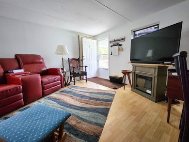 Charming 2BR/1BA Manufactured Home in Crystal Lake - Move-In - photo 4