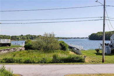 Nestled on desirable Harbour Island, this charming shingle-style - photo 5