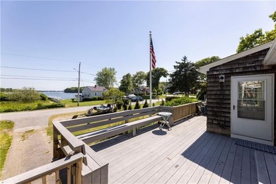 Nestled on desirable Harbour Island, this charming shingle-style - photo 7