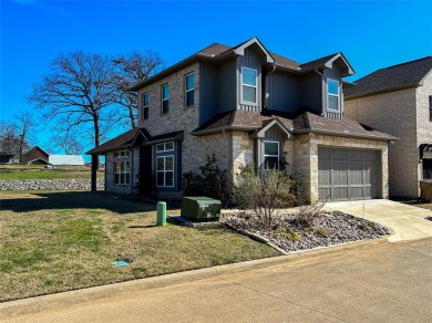 Pristine home located in unique Harbor Light Villas on Cedar - Lake Home For Sale in Gun Barrel City, Texas