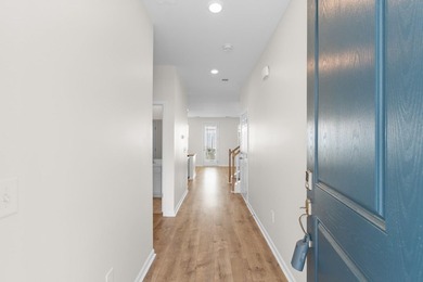 Imagine coming home to a quiet, tree-lined community just - photo 2