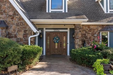 Must see - Spacious 5 bedroom, 6 bath situated on almost an acre - photo 4