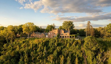 A Gold Coast Legacy Estate: Along the storied bluffs of Lloyd - photo 2