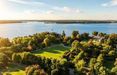 A Gold Coast Legacy Estate: Along the storied bluffs of Lloyd - photo 3