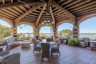 A Gold Coast Legacy Estate: Along the storied bluffs of Lloyd - photo 8