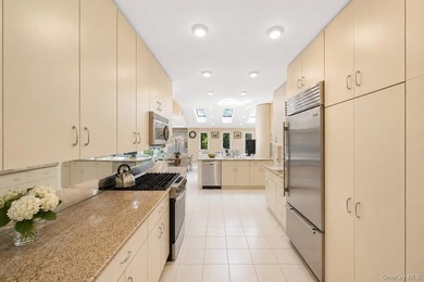 Welcome to this exceptional Hewlett residence, where timeless - photo 7