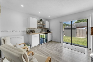 Beautiful 3-bedroom, 2-bath single-family home located in a - photo 8