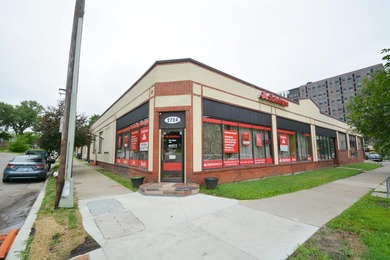 Buildling is for Sale of Lease. High visibility Retail and - photo 3