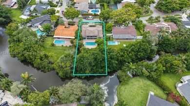 BEAUTIFUL LARGE SIX BEDROOM POOL HOME WITH PRIVACY FROM THE - photo 1