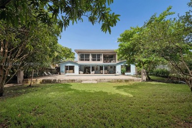 BEAUTIFUL LARGE SIX BEDROOM POOL HOME WITH PRIVACY FROM THE - photo 3