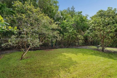 BEAUTIFUL LARGE SIX BEDROOM POOL HOME WITH PRIVACY FROM THE - photo 4